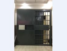 一框双监室门